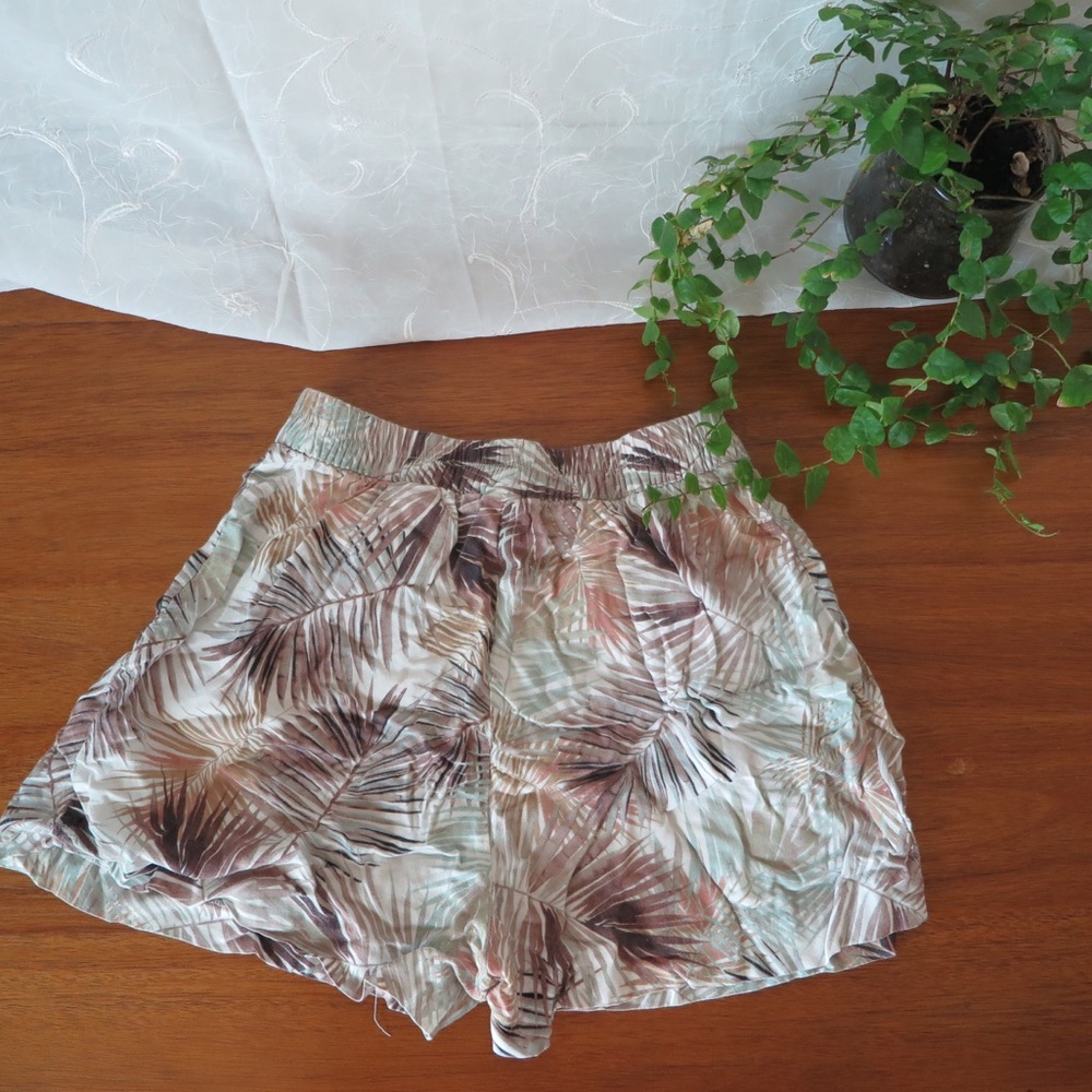 H&M flowy elastic short
